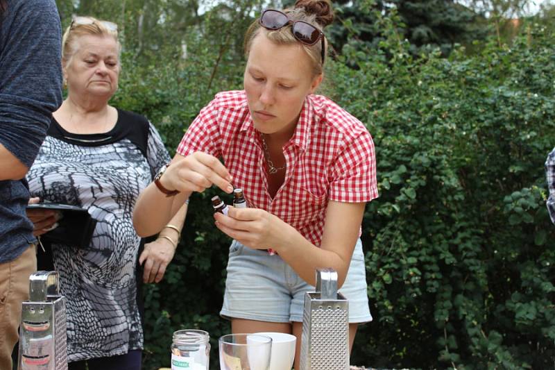 Levné a snadno dostupné ingredience, jednoduchý postup a radost z vlastní tvorby. To všechno navíc s ohledem na přírodu. Právě takový byl sobotní workshop o ekologických prostředních do domácnosti.