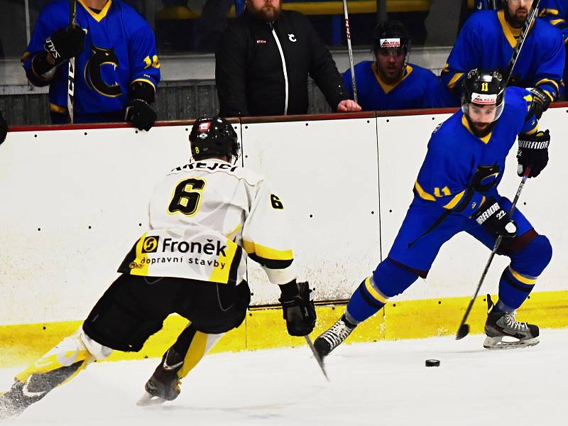 Hokejisté HC Rakovník porazili v prvním čtvrtfinálovém duelu Černošice 5:4.