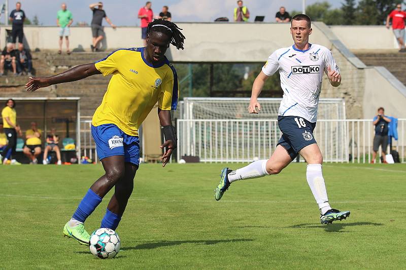 SK Rakovník (ve žlutém) - Jiskra Domažlice 0:3.