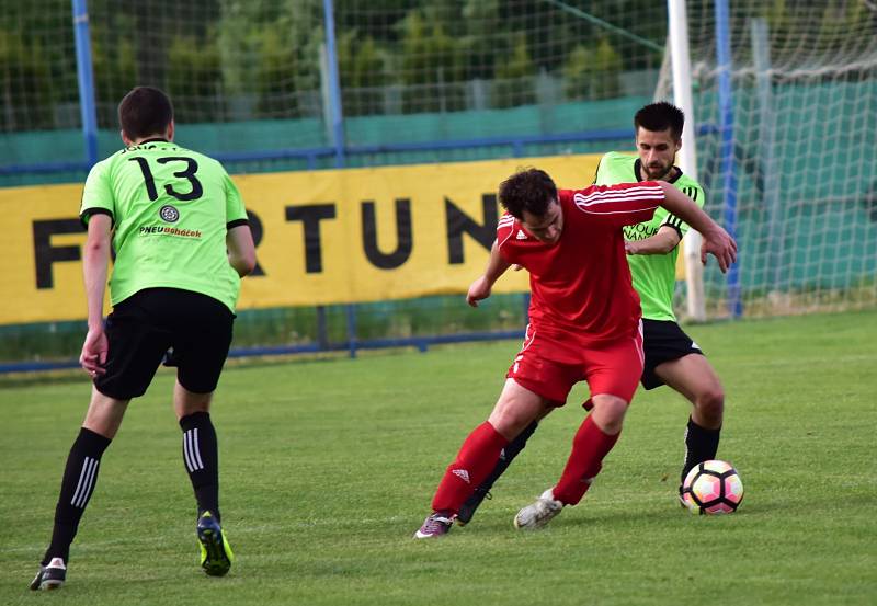 Fotbalisté Nového Strašecí zdolali Rejšice 3:0.