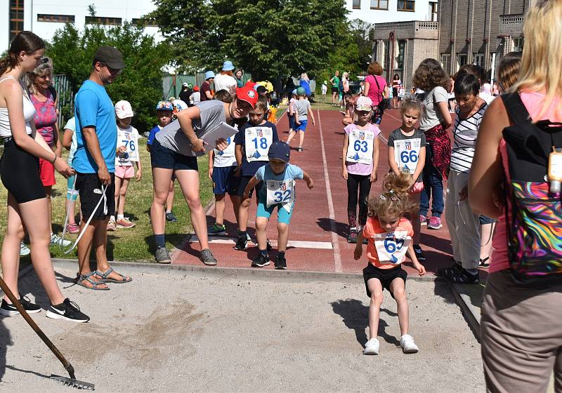 Olympiáda mateřských škol na hřišti u rakovnické sokolovny.