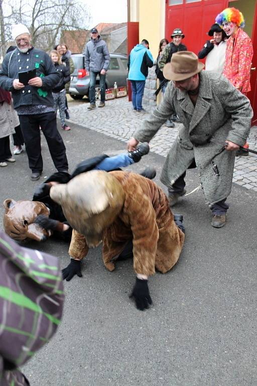 Na Masopust v Čisté dorazili přátelé ze stejnojmenných obcí napříč republikou.