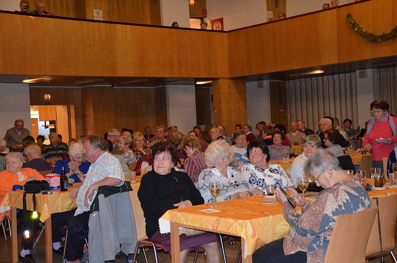 V Novostrašeckém kulturním centru se uskutečnil další ročník festivalu dechové hudby s názvem Svatomartinská křídlovka