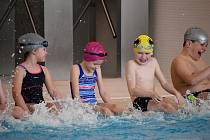 Plavecké školy navštěvují rakovnický AquapRak v hojném počtu. Někdy se za dopoledne vystřídá i sto čtyřicet dětí.