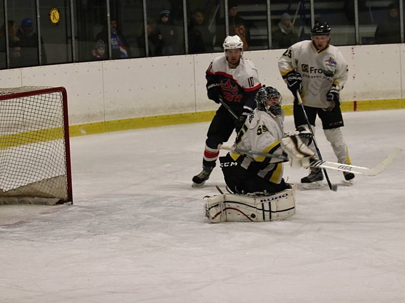 Hokejisté HC Rakovník v dalším kole krajské ligy zdolali Poděbrady 4:2.