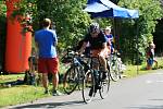 Buckův triatlon letos absolvovalo 77 sportovců.