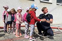 Děti z rakovnické mateřinky Klicperova navštívily hasičskou stanici.