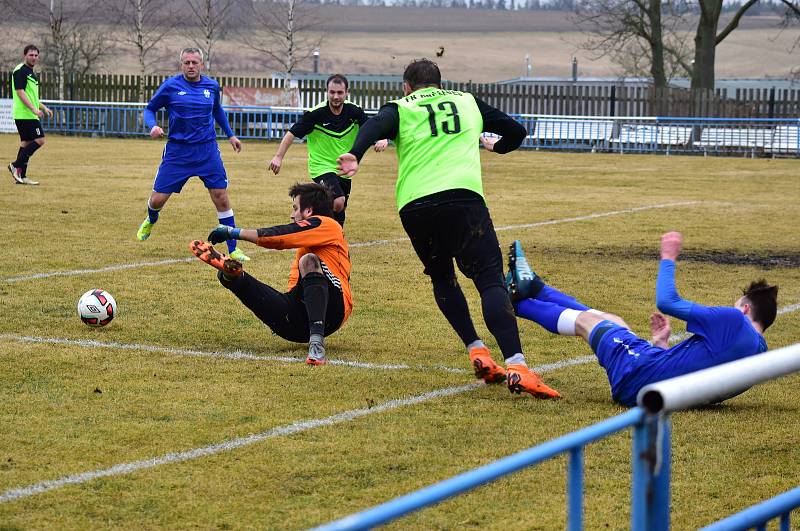 Fotbalisté Lánů smetli v prvním jarním kole okresního přeboru Kněževes 5:1.