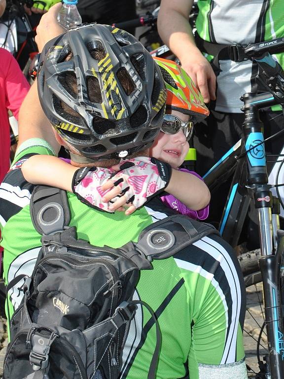 Orientační závod dvojic před startem na Husově náměstí - Rakovnické cyklování 2015