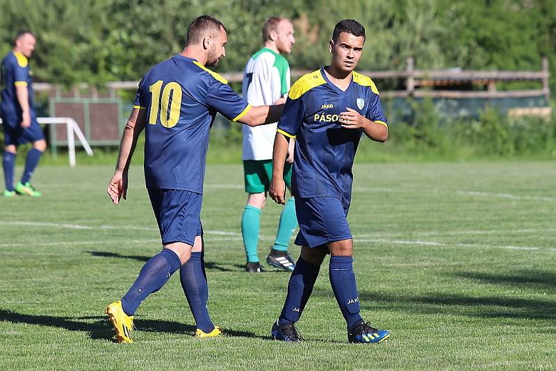 Z fotbalového utkání okresního přeboru Olešná - Hředle (2:12)