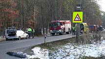 Nehoda u Řevničova si vyžádala dvě zranění.