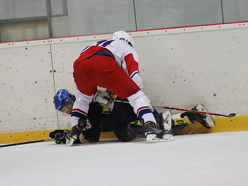 Hokejisté HC Rakovník zvítězili ve Slaném 3:1.