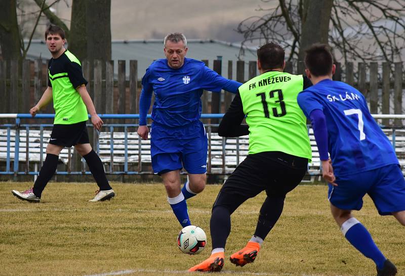 Fotbalisté Lánů smetli v prvním jarním kole okresního přeboru Kněževes 5:1.