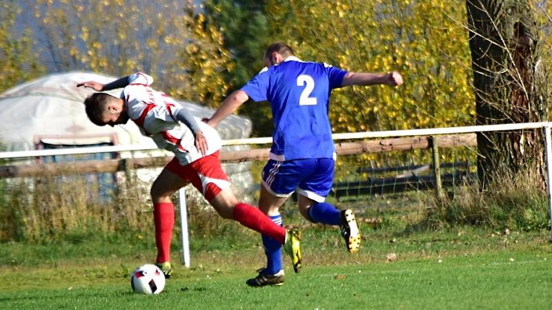 Pavlíkov (v bílém) po sedmi zápasech konečně bral tři body, Pustověty porazil 4:3.