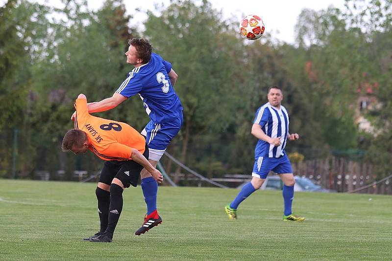 Z fotbalového utkání krajské I.B třídy Zavidov - Slaný B (3:0)