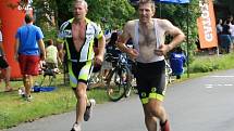 Buckův triatlon letos absolvovalo 77 sportovců.