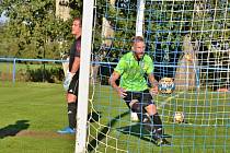 Braškov (v modrém) zachránil remízu s Lány 2:2 až v závěru.