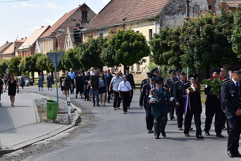 Znovuuložení ostatků strážmistra četnictva Františka Ometáka na mutějovickém hřbitově.