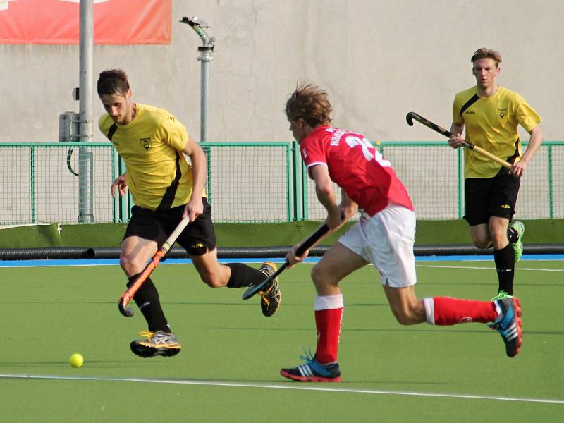 Pozemní hokejisté HC 1972 Rakovník porazili Hradec 5:4.