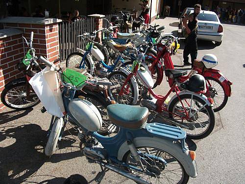 Druhé setkání majitelů mopedů Stadion v Rakovníku a na Křivoklátě