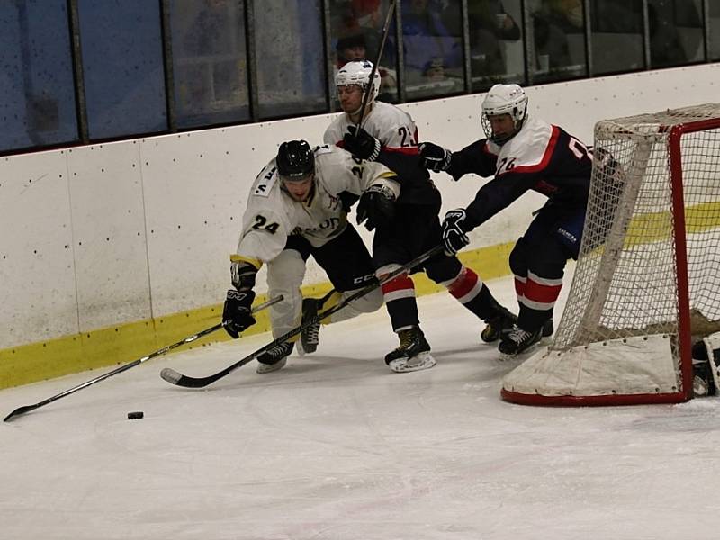 Hokejisté HC Rakovník v dalším kole krajské ligy zdolali Poděbrady 4:2.