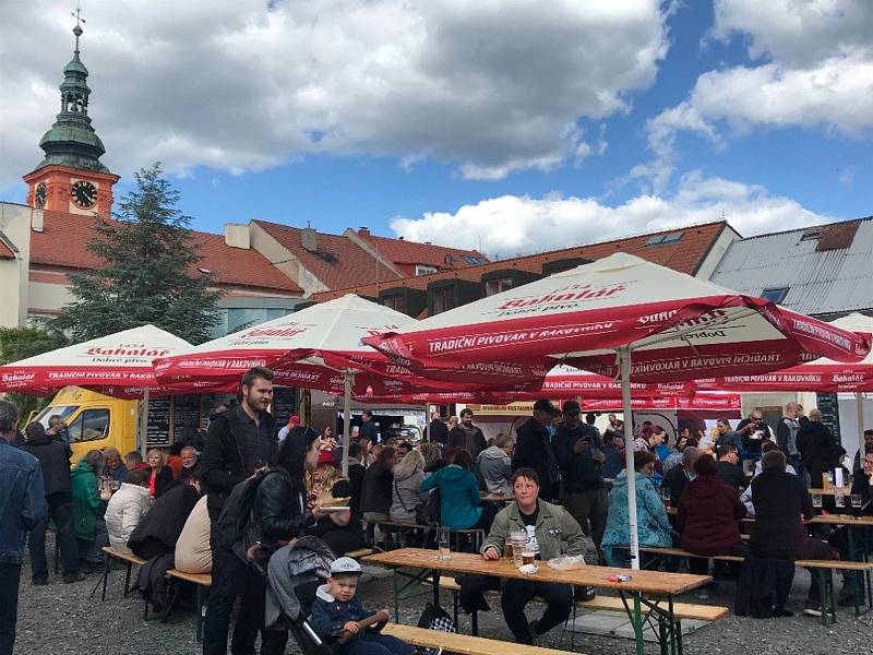 Konšelský tuplák 2022 přilákal stovky zájemců o pivo a dobrou zábavu.