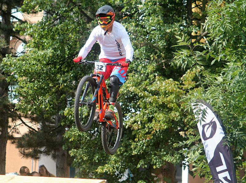 Druhé kolo závodu Downtown v rámci Rakovnického cyklování.