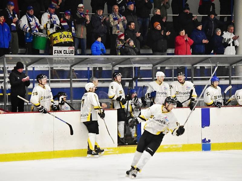 Hokejisté HC Rakovník rozstříleli Černošice 9:3.