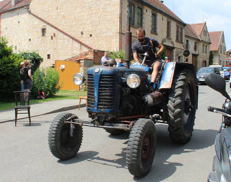 Na Hředelské traktoriádě návštěvníci obdivovali hlavně zetory