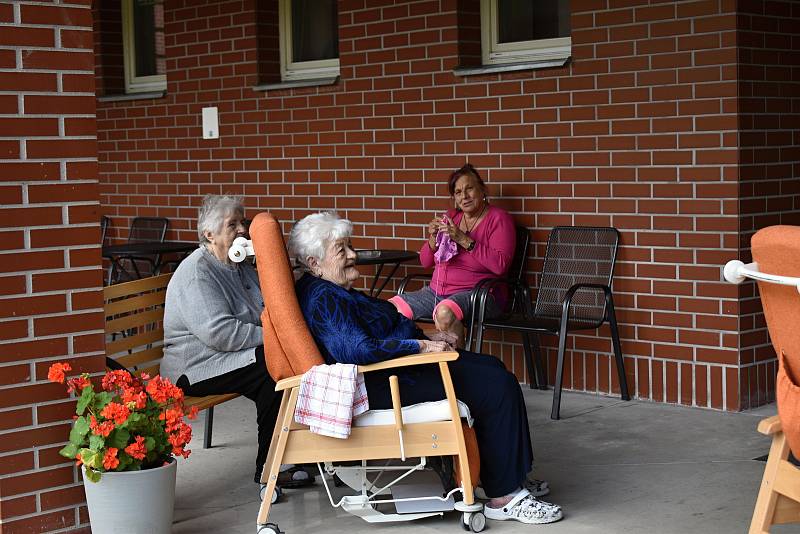 Hudební odpoledne s roztockou hudebnicí Dášou Pavlíčkovou v rakovnickém domově seniorů.