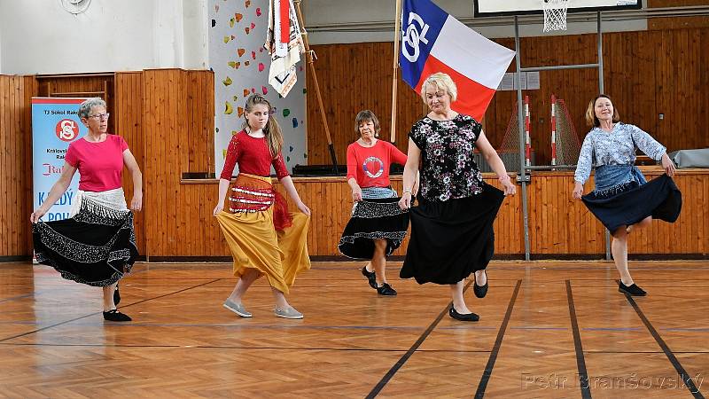 Charitativní cvičení a tancování pro Barborku v rakovnické sokolovně.