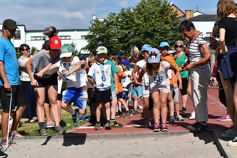 Olympiáda mateřských škol na hřišti u rakovnické sokolovny.