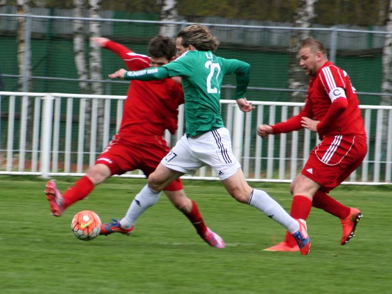 Fotbalisté Nového Strašecí porazili favorizované Zbuzany 3:2.