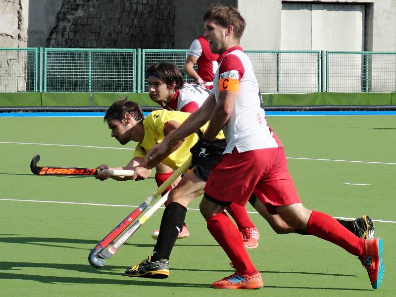 Pozemní hokejisté HC 1972 Rakovník prohráli se Slavií 2:5.