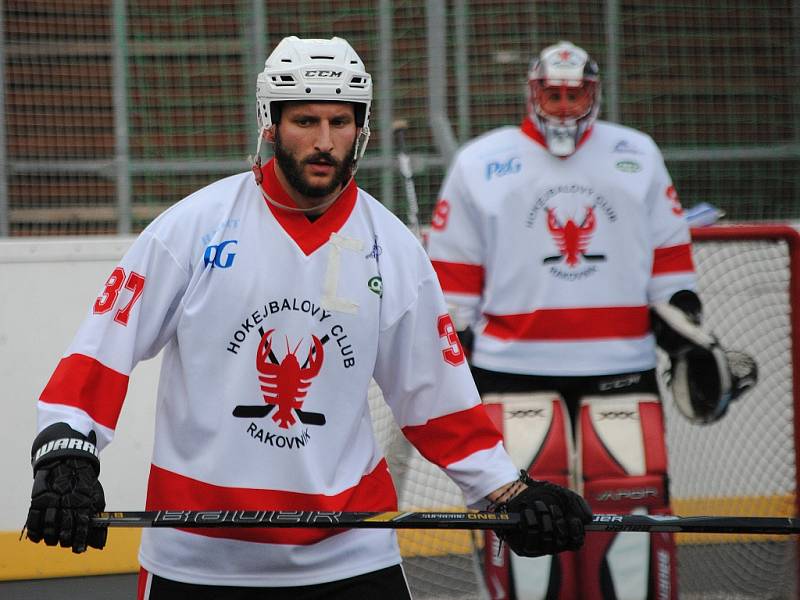 Rakovničtí hokejbalisté v domácí premiéře porazili Ústí nad Labem až po samostatných nájezdech.