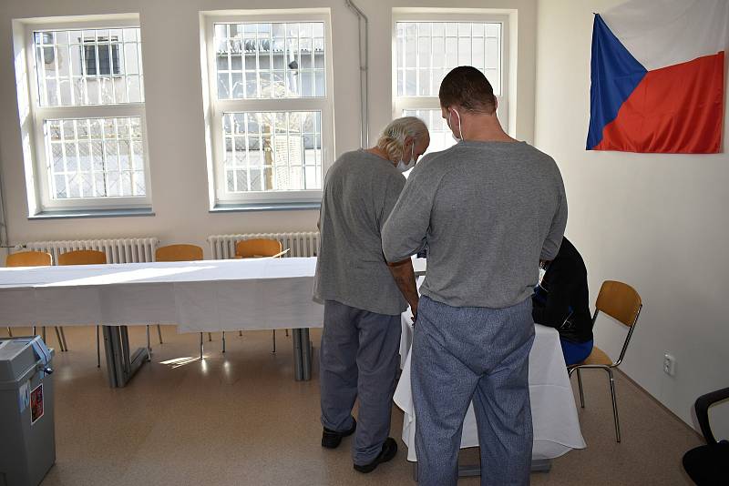 Parlamentní volby ve věznici Oráčov.