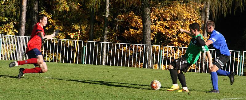 Fotbalisté rezervy Tatranu Rakovník zničili Zlonice 6:0.