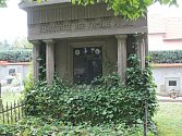 Opuštěné německé hroby v bývalých Sudetech