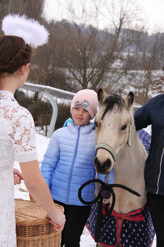 Mikuláš v Jezdeckém klubu Spongilit ve Hředlích.