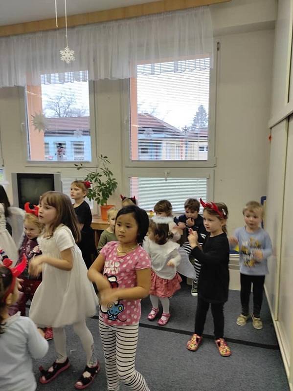 Mikulášská družina v Mateřské škole Klicperova v Rakovníku.