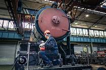 Oprava parní lokomotivy lokomotiva 365.024, takzvané Pětadšedesátky.