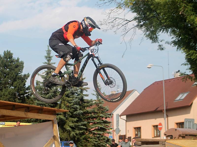 Druhé kolo závodu Downtown v rámci Rakovnického cyklování.