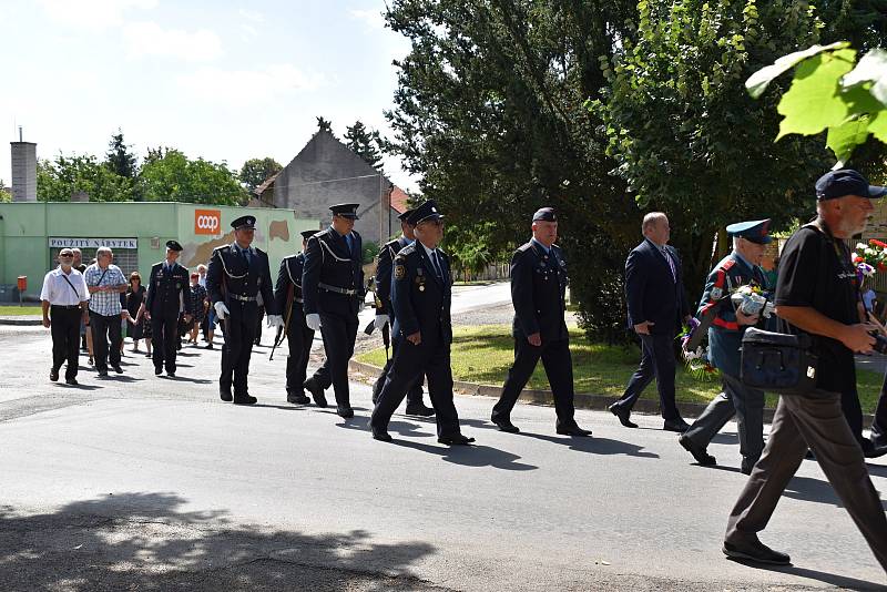 Znovuuložení ostatků strážmistra četnictva Františka Ometáka na mutějovickém hřbitově.