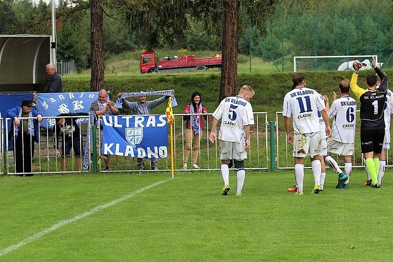 Tatran Rakovník (v růžovém) - SK Kladno 0:1