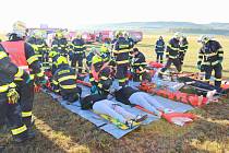 Cvičení hasičů: pád malého dopravního letadla s cestujícími u Rakovníka.