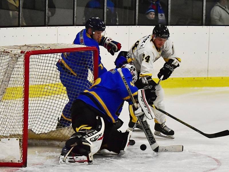 Hokejisté HC Rakovník rozstříleli Černošice 9:3.