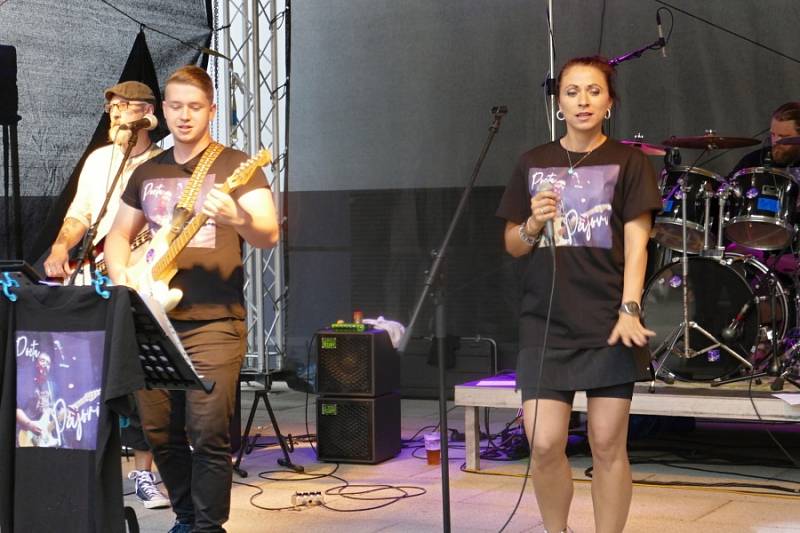 V Letním kině v Rakovníku se o uplynulém víkendu uskutečnil Koncert pro Páju Peterku.