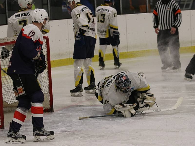 Hokejisté HC Rakovník v dalším kole krajské ligy zdolali Poděbrady 4:2.