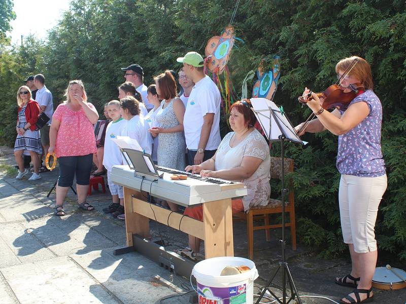 Děti společně oslavili Den dětí na dvoře internátu ISŠ Jesenice