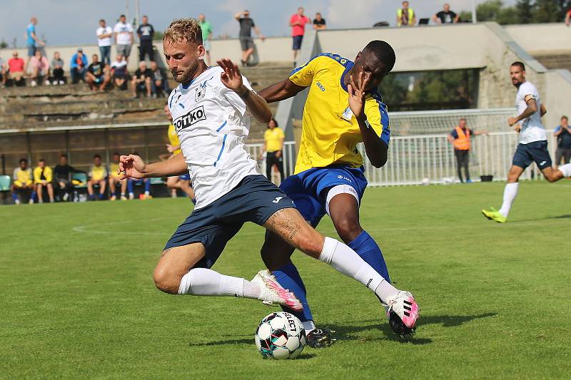 SK Rakovník (ve žlutém) - Jiskra Domažlice 0:3.